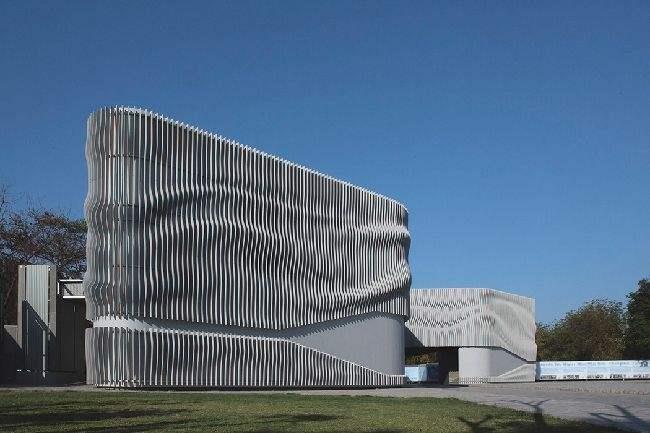 海西浅谈现代建筑采用网架结构安装的主要优势和应用